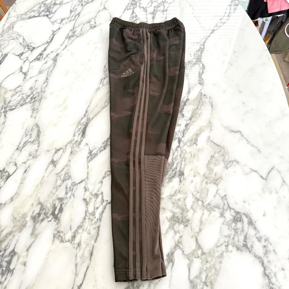 Mens Adidas Originals Camo Nylon Sweatpant, Size Small‎